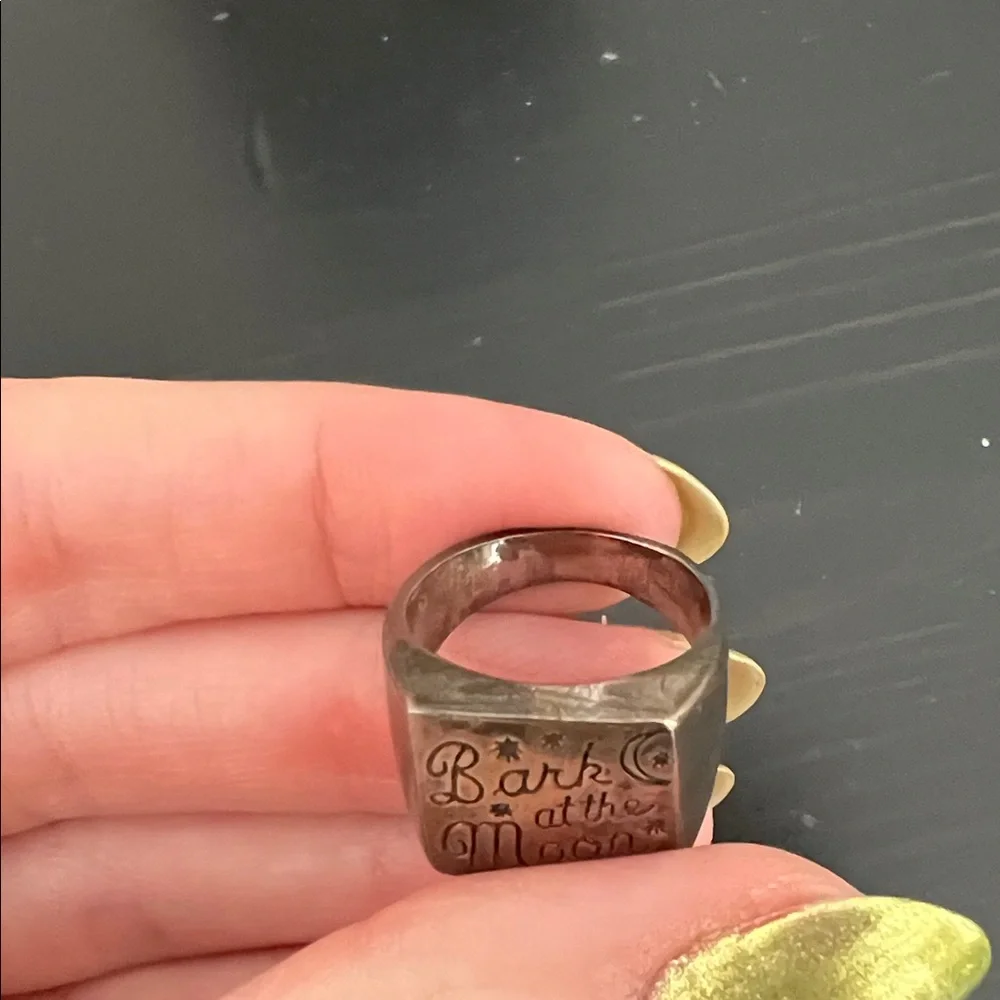 Souvenir Jewelry Silver Bark at the Moon Ozzy Osbourne Ring - Picture 7 of 16